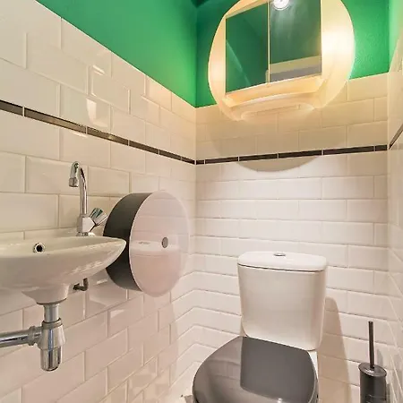 Bright With Terrace Apartment *